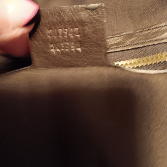 GUCCI LARGE HOBO HANDBAG! - Picture 14 of 16